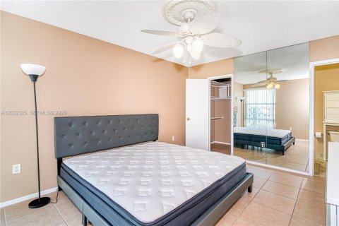 Condo in Sunny Isles Beach, Florida, 1 bedroom  № 2078215 - photo 13
