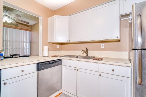 Condo in Sunny Isles Beach, Florida, 1 bedroom  № 2078215 - photo 10
