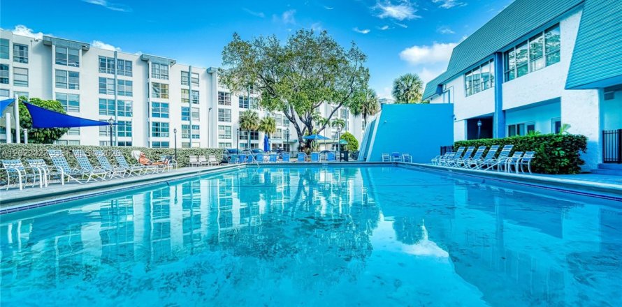 Condo in Sunny Isles Beach, Florida, 1 bedroom  № 2078215