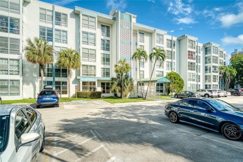 Condo in Sunny Isles Beach, Florida, 1 bedroom  № 2078215 - photo 26