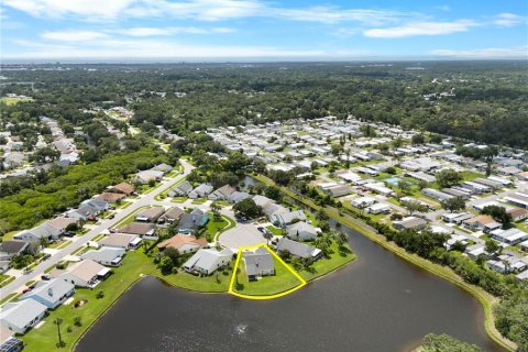 House in New Smyrna Beach, Florida 3 bedrooms, 156.45 sq.m. № 1801884 - photo 2