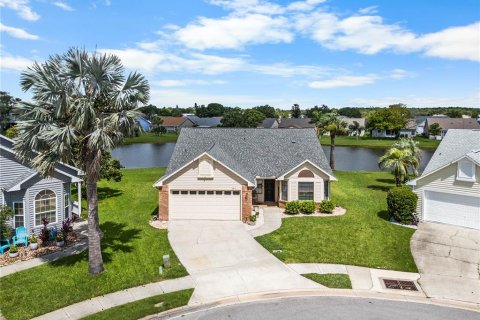 House in New Smyrna Beach, Florida 3 bedrooms, 156.45 sq.m. № 1801884 - photo 1