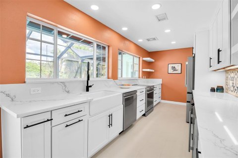 House in Venice, Florida 4 bedrooms, 312.52 sq.m. № 2202724 - photo 14