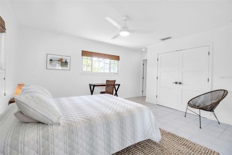 House in Venice, Florida 4 bedrooms, 312.52 sq.m. № 2202724 - photo 30