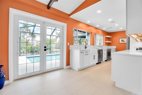 House in Venice, Florida 4 bedrooms, 312.52 sq.m. № 2202724 - photo 12