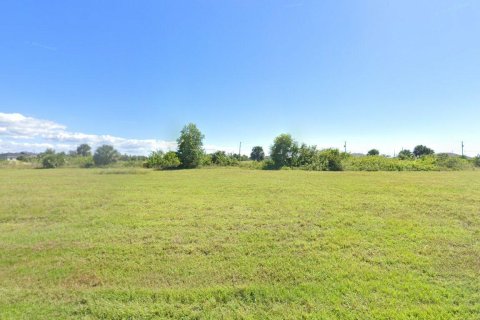 Commercial property in Cape Coral, Florida № 2242968