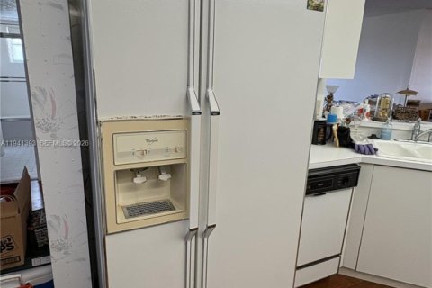 Condo in Sunrise, Florida, 2 bedrooms  № 2000757 - photo 8