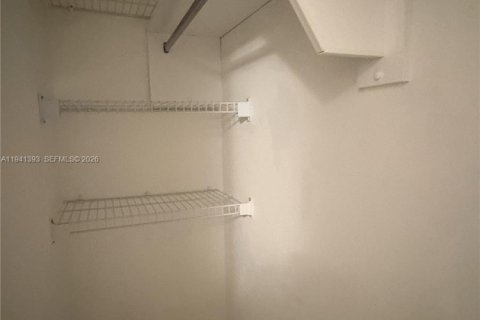 Condo in Sunrise, Florida, 2 bedrooms  № 2000757 - photo 22