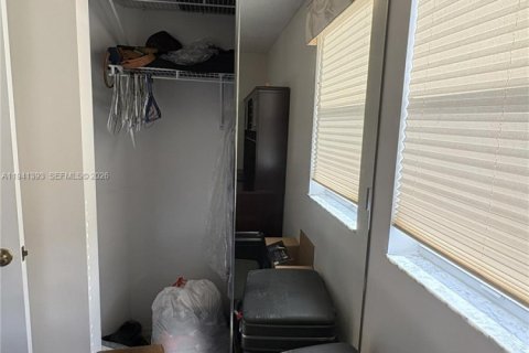 Condo in Sunrise, Florida, 2 bedrooms  № 2000757 - photo 21