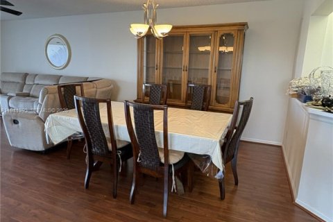 Condo in Sunrise, Florida, 2 bedrooms  № 2000757 - photo 16