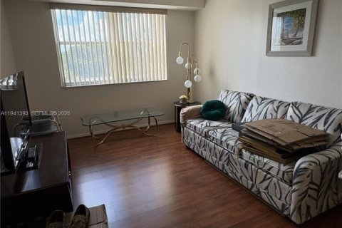 Condo in Sunrise, Florida, 2 bedrooms  № 2000757 - photo 19