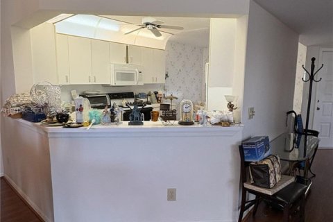 Condo in Sunrise, Florida, 2 bedrooms  № 2000757 - photo 9