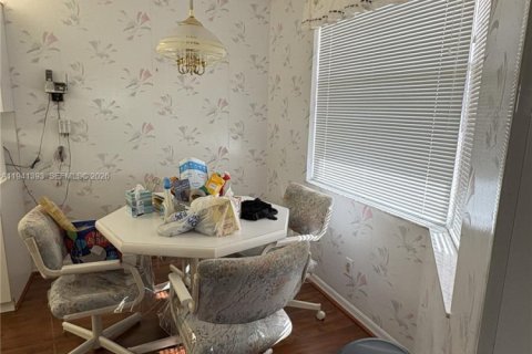 Condo in Sunrise, Florida, 2 bedrooms  № 2000757 - photo 18