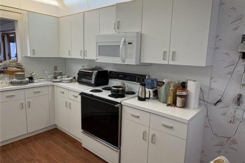 Condo in Sunrise, Florida, 2 bedrooms  № 2000757 - photo 5