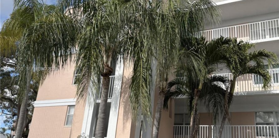 Condo in Sunrise, Florida, 2 bedrooms  № 2000757