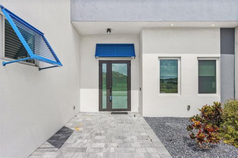 House in Cape Coral, Florida 3 bedrooms, 181.44 sq.m. № 2204747 - photo 4