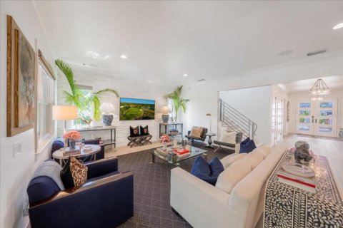 House in Tampa, Florida 5 bedrooms, 478.82 sq.m. № 1629737 - photo 10
