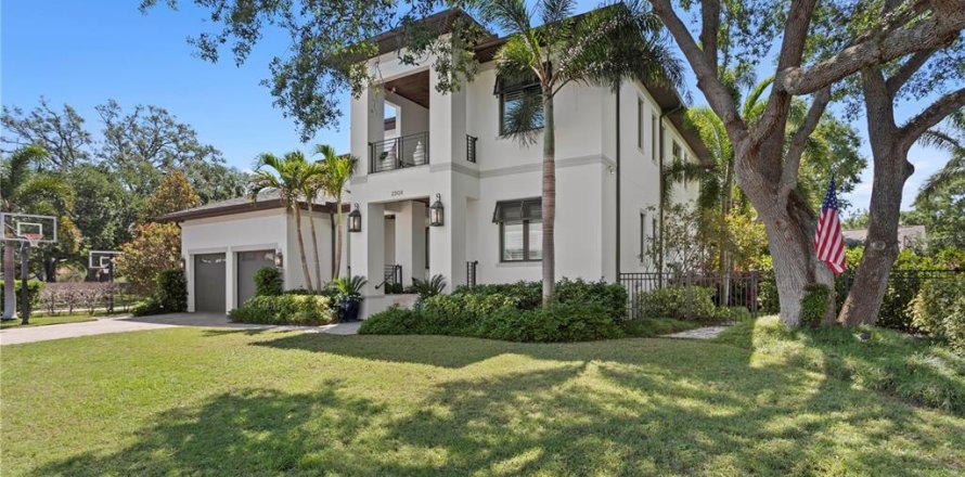 House in Tampa, Florida 5 bedrooms, 478.82 sq.m. № 1629737