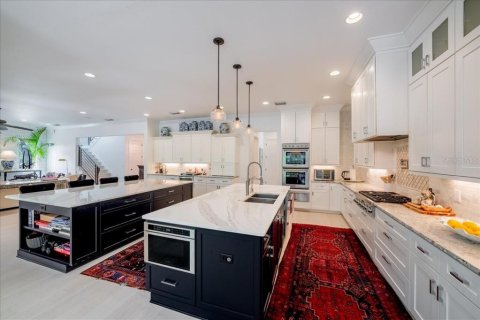 House in Tampa, Florida 5 bedrooms, 478.82 sq.m. № 1629737 - photo 17