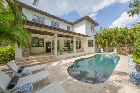 House in Tampa, Florida 5 bedrooms, 478.82 sq.m. № 1629737 - photo 27