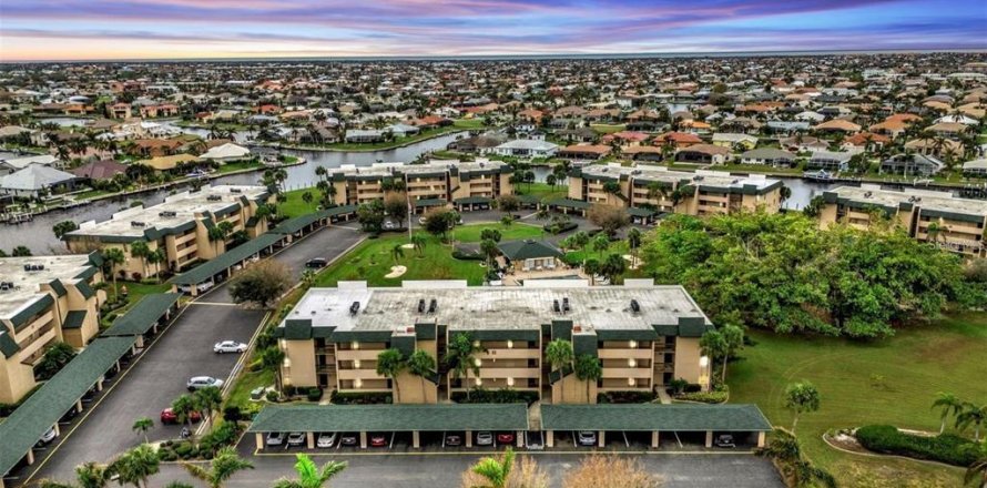 Condominio en Punta Gorda, Florida, 2 dormitorios  № 1757439