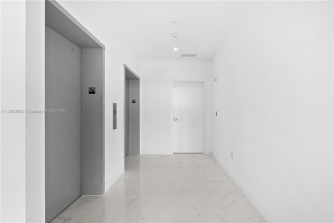 Condo in Miami, Florida, 4 bedrooms  № 1953494 - photo 14