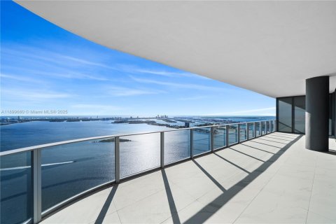 Condo in Miami, Florida, 4 bedrooms  № 1953494 - photo 1