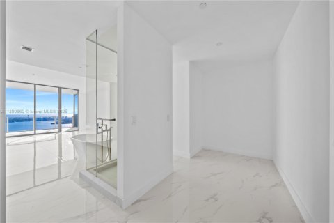 Condo in Miami, Florida, 4 bedrooms  № 1953494 - photo 25