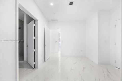 Condo in Miami, Florida, 4 bedrooms  № 1953494 - photo 6