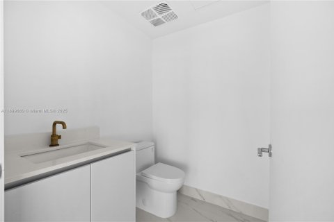 Condo in Miami, Florida, 4 bedrooms  № 1953494 - photo 13