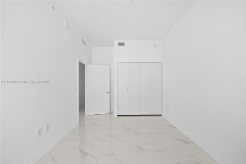 Condo in Miami, Florida, 4 bedrooms  № 1953494 - photo 12
