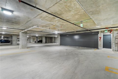 Condo in Miami, Florida, 4 bedrooms  № 1953494 - photo 11