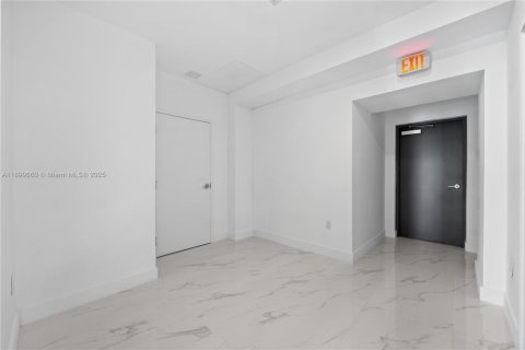 Condo in Miami, Florida, 4 bedrooms  № 1953494 - photo 5