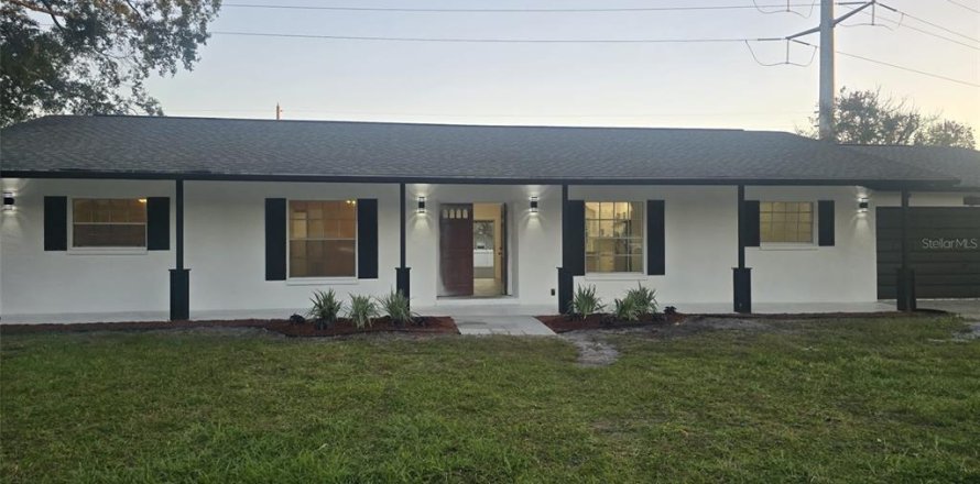 Villa ou maison à Land O' Lakes, Floride 3 chambres, 168.34 m2 № 2427121