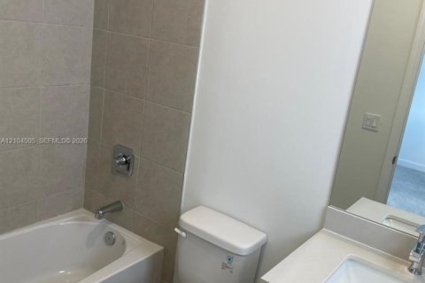 Touwnhouse à louer à Homestead, Floride: 3 chambres, 123.56 m2 № 2414744 - photo 11