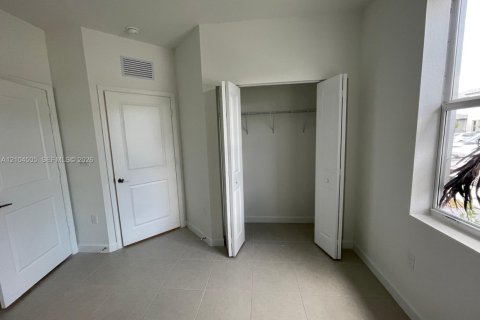 Touwnhouse à louer à Homestead, Floride: 3 chambres, 123.56 m2 № 2414744 - photo 9