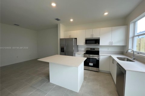 Touwnhouse à louer à Homestead, Floride: 3 chambres, 123.56 m2 № 2414744 - photo 4
