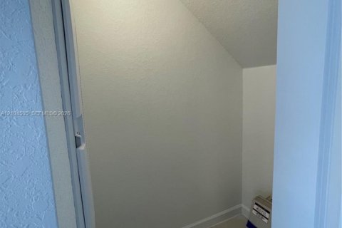 Touwnhouse à louer à Homestead, Floride: 3 chambres, 123.56 m2 № 2414744 - photo 24