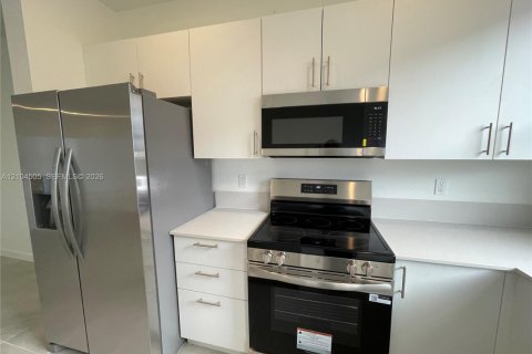 Touwnhouse à louer à Homestead, Floride: 3 chambres, 123.56 m2 № 2414744 - photo 6