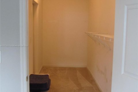 Condo in Aventura, Florida, 1 bedroom  № 1748641 - photo 18