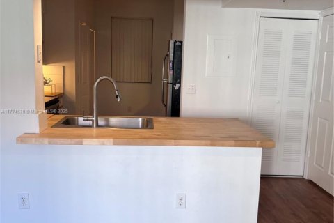 Condo in Aventura, Florida, 1 bedroom  № 1748641 - photo 10
