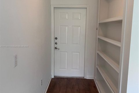 Condo in Aventura, Florida, 1 bedroom  № 1748641 - photo 4