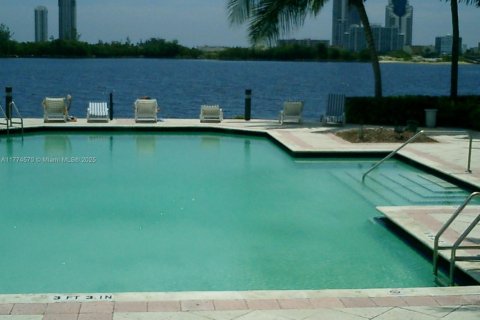 Condo in Aventura, Florida, 1 bedroom  № 1748641 - photo 2