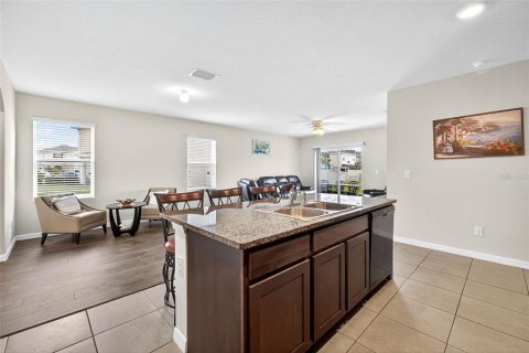 Villa ou maison à vendre à Wesley Chapel, Floride: 5 chambres, 227.33 m2 № 1820465 - photo 4