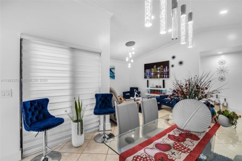 Adosado en venta en Hialeah, Florida, 3 dormitorios, 103.59 m2 № 2024913 - foto 16