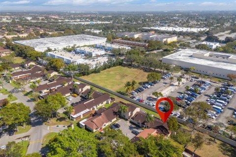 Adosado en venta en Hialeah, Florida, 3 dormitorios, 103.59 m2 № 2024913 - foto 30