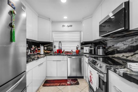 Adosado en venta en Hialeah, Florida, 3 dormitorios, 103.59 m2 № 2024913 - foto 19