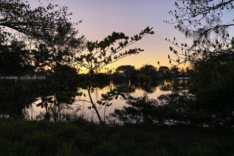 Land in Hallandale Beach, Florida № 1988408 - photo 2
