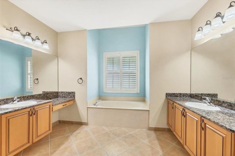 Villa ou maison à vendre à Sarasota, Floride: 2 chambres, 206.15 m2 № 1795911 - photo 17