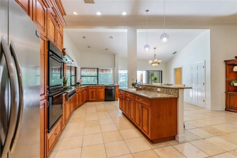 House in Tampa, Florida 4 bedrooms, 299.52 sq.m. № 1684610 - photo 4